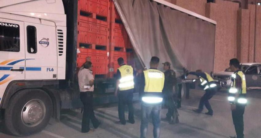 ضبط شاحنات بطيخ في نابلس