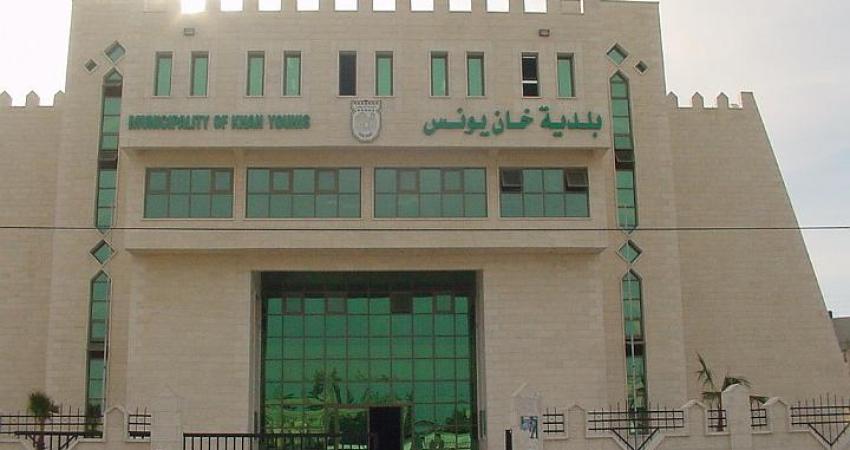 خانيونس: إتلاف 100 طن أغذية ولحوم فاسدة