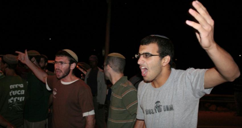 مستوطنون ليلا