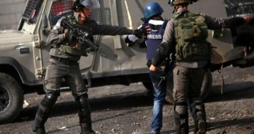 "مدى": الاعتداءات تتصاعد لإسكات الصحافة بفلسطين
