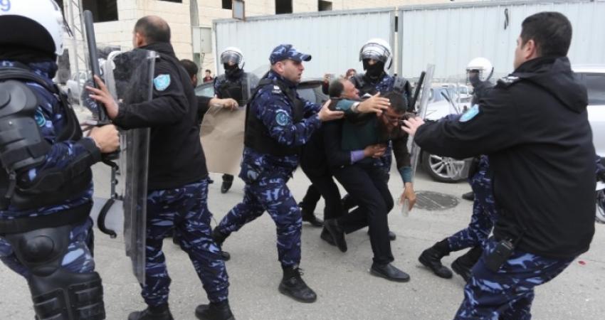 بماذا عقبت حماس على استهداف السلطة لكوادرها بالضفة؟