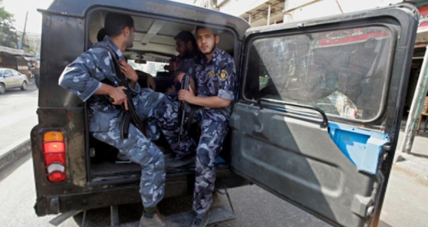 ألقت المباحث العامة في غزة، القبض على قاتل المواطن الفلسطيني محمود أبو سيدو، مساء اليوم السبت. ويذكر أن 