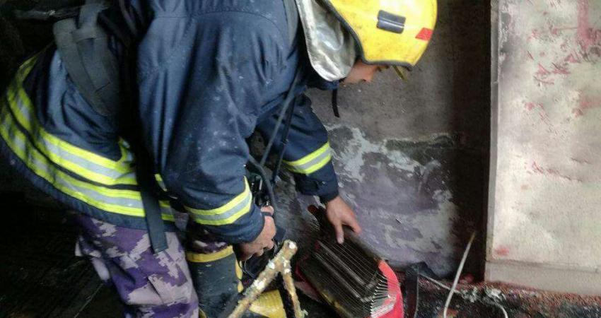 الدفاع المدني يخمد حريقاً بمنزل في مخيم الدهيشة