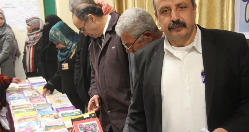 "الثقافة" تفتتح معرضاً للكتاب بمدرسة هاشم عطا الشوا للبنات