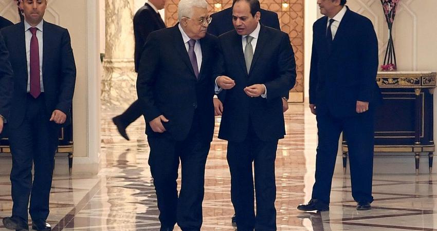 السيسي يسعى لرفع العقوبات عن غزة خلال لقائه بعباس
