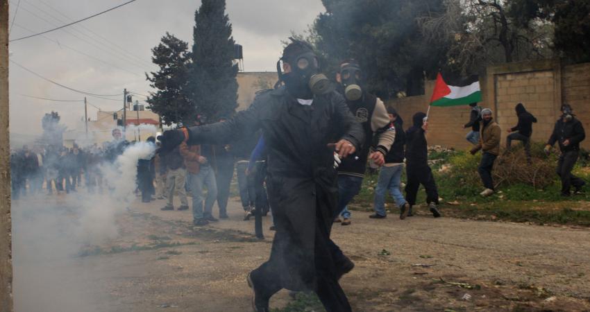 الاحتلال يصيب 3 شبان ويحتجز طفلا بقمع لمسيرة كفر قدوم
