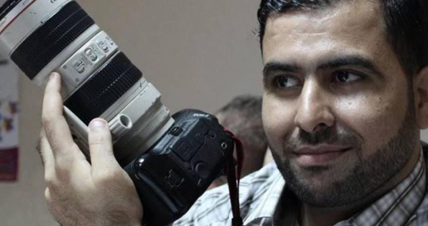 الصحفي عامر أبو عرفة