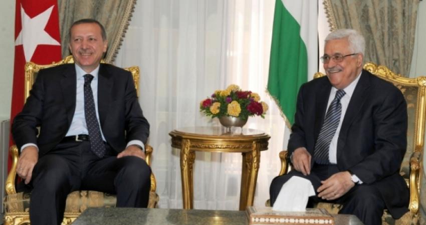 عباس يهنئ أردوغان بنجاح الاستفتاء على الدستور