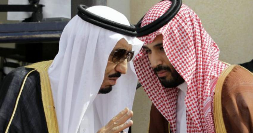 الملك سلمان ونجله الأمير محمد المشرف على الخطة