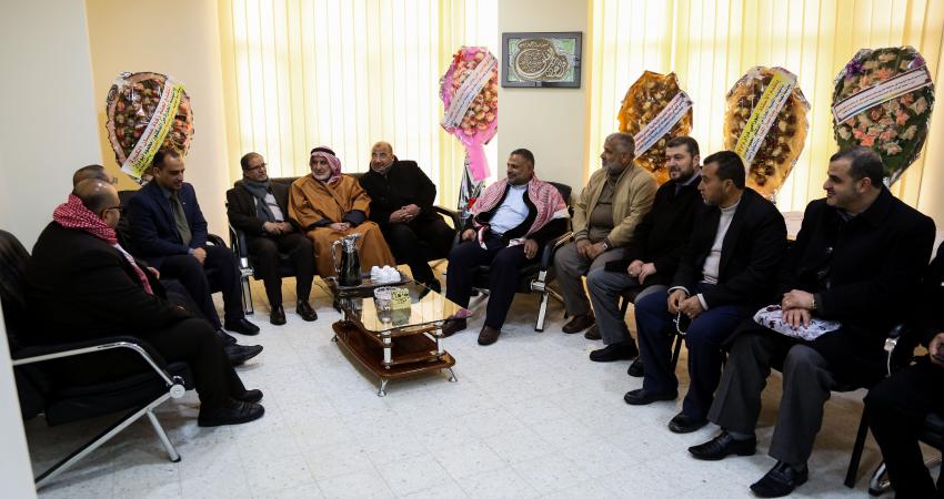 حماس تزور عددًا من بلديات خانيونس ومكافحة المخدرات