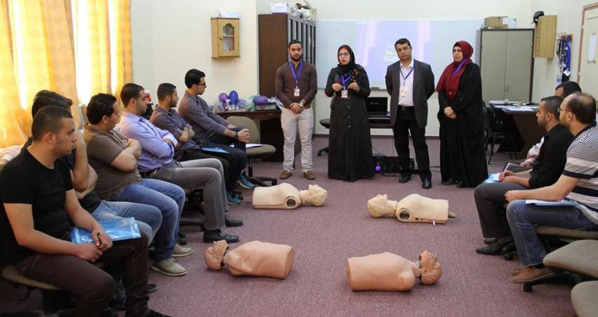 "الطوارئ والأزمات" بالإسلامية يعقد دورة في إنعاش القلب