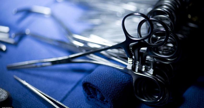 إعادة وصل ذراعي امرأة