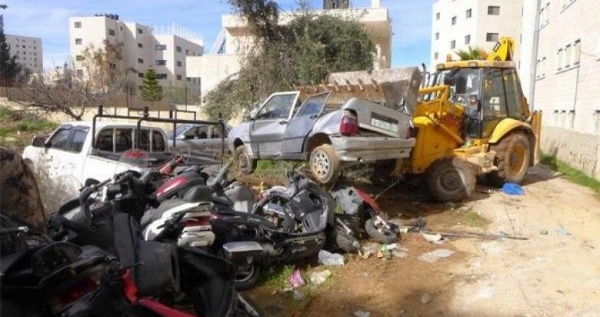 الشرطة تضبط 75 مركبة غير قانونية في بلدة يطا بالخليل