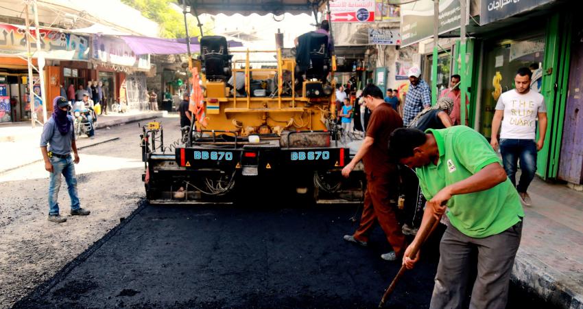 بلدية خان يونس تنتهي من تعبيد شارع 