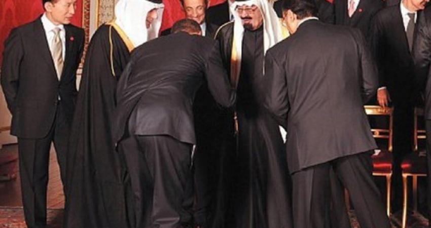 ما حقيقة انحناء أوباما لتقبيل يد الملك عبدالله منذ 11 عاماً ؟