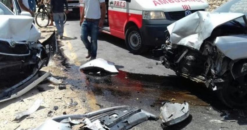 3 إصابات في حادث تصادم مركبتين بالخليل