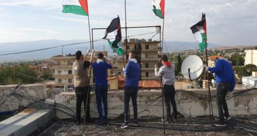 "فلسطينيو لبنان" يلوّحون بأعلامهم الوطنية رفضاً للتطبيع