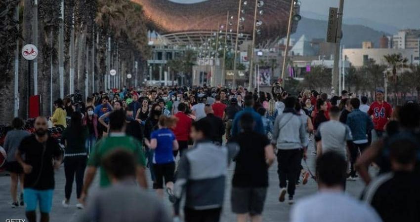 أعداد كبيرة من الإسبان خرجوا لممارسة الرياضة