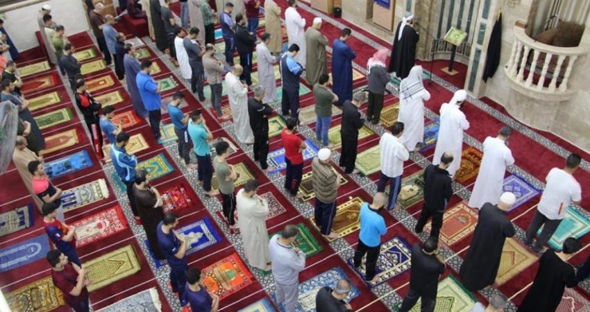 مواطنو القطاع يؤدون أول صلاة فجر بعد إعادة فتح المساجد