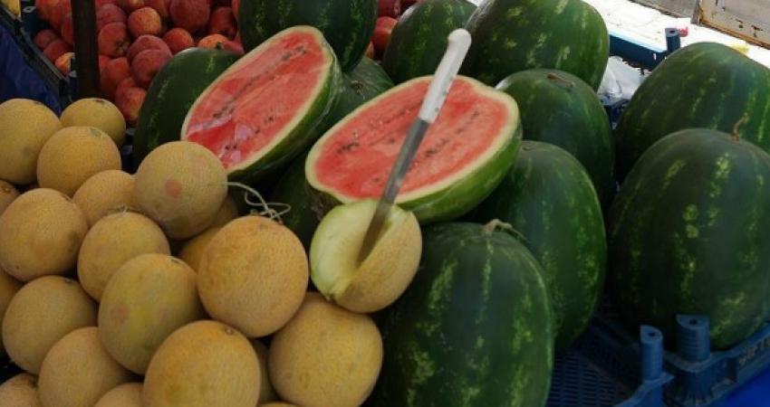 الزراعة بغزة توضح حقيقة وجود حالات تسمم بسبب (البطيخ) و(الشمام)