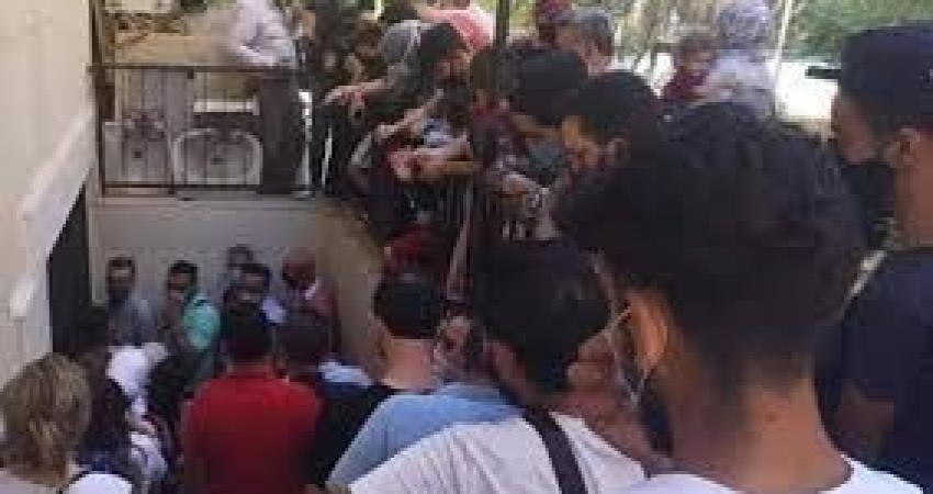 ازدحام شديد لمواطنين أمام مراكز إجراء اختبارات كورونا في دمشق