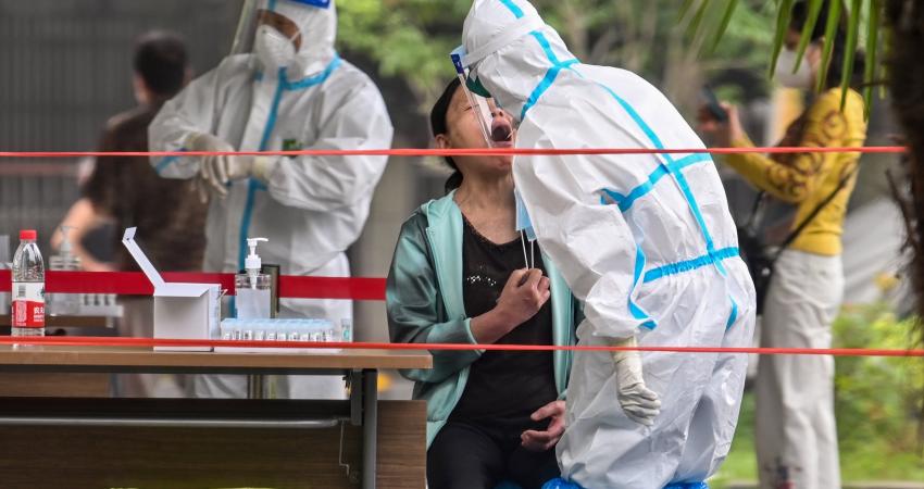 إصابات كورونا تتجاوز الـ 18 مليونا حول العالم