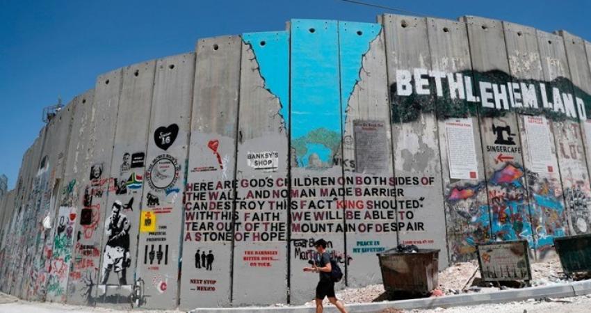 قلق إسرائيلي من "ثغرات" الجدار الفاصل بالضفة.. هكذا ستنتهي