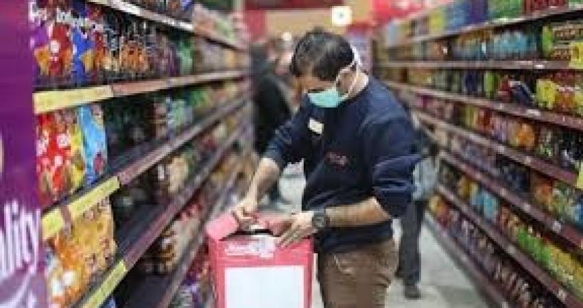 "الاقتصاد" بغزة تطمئن المواطنين بتوفر المواد الغذائية في القطاع