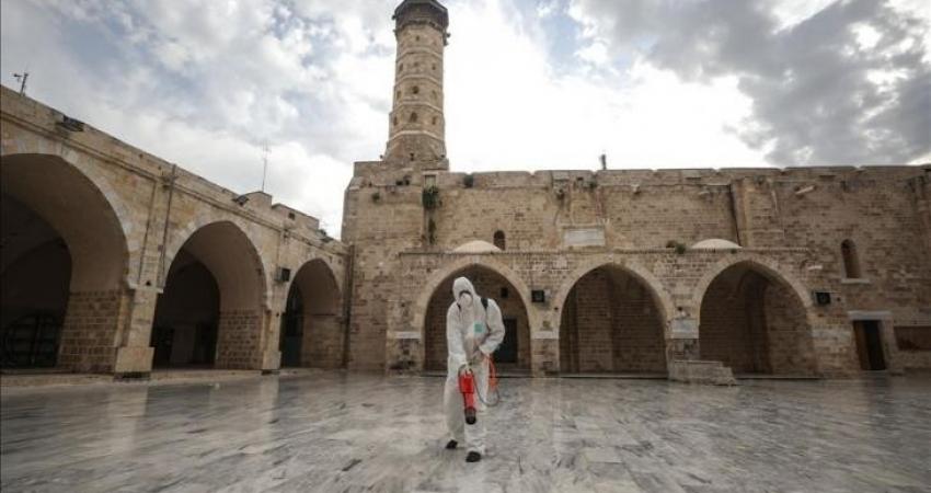 إغلاق مسجد في دير البلح بسبب كورونا