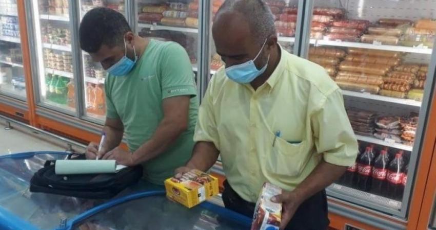 "الاقتصاد" تنظم 142 زيارة تفتيشية على أسواق ومحال تجارية بقطاع غزة