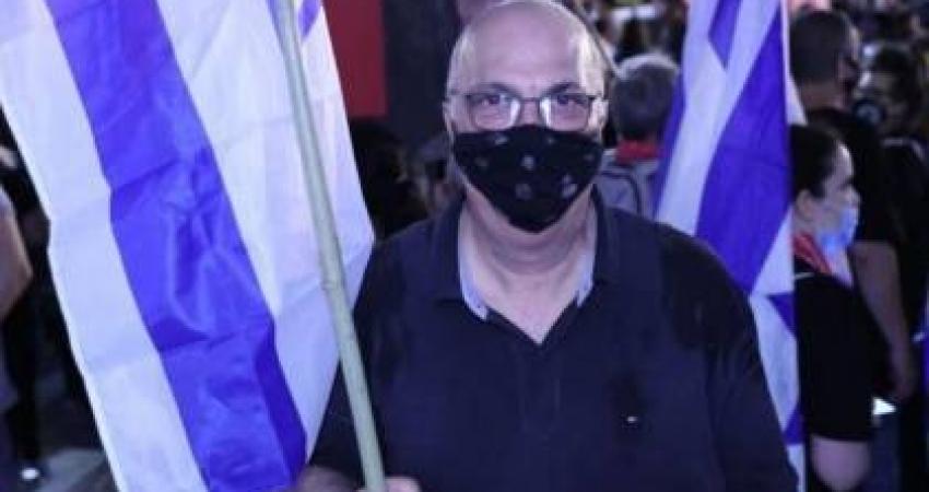 منسق صفقة "وفاء الأحرار" يتظاهر ضد نتنياهو