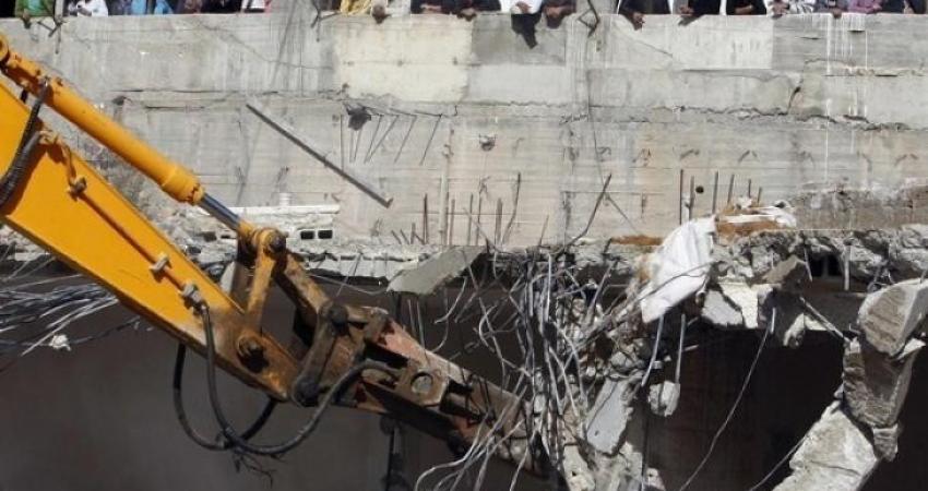 الاحتلال يخطر بوقف البناء في 7 منازل جنوب الخليل