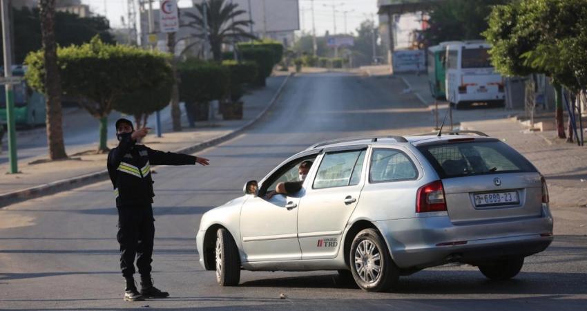 الشرطة بغزة تُحرر 592 مخالفة بحق متجاوزي إجراءات السلامة