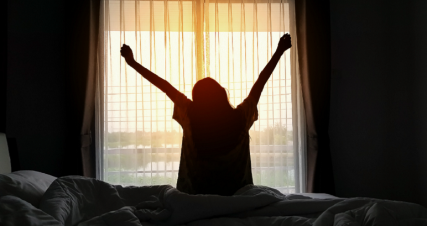 كيف يمكن لطريقة استيقاظك في الصباح أن تدل على احتمال الإصابة بالسكري 2؟