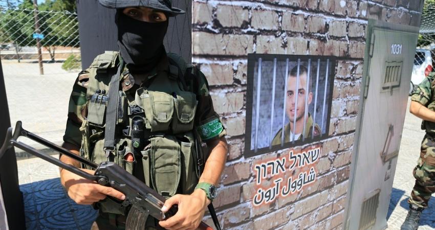 شقيق الجندي أورون شاؤول: لا يمكن إعادة شقيقي إلا عبر صفقة تبادل أسرى