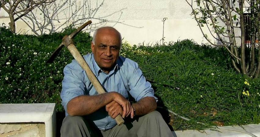 نزار بنات يعلق على عدم حضور السلطة لجنازة عبد الستار قاسم