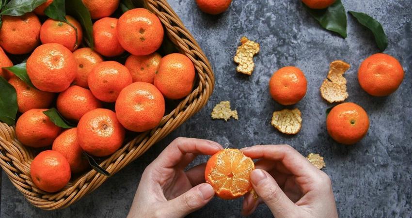4 مسافرين يتناولون 30 كيلوغراما من البرتقال للتهرب من رسوم الوزن الزائد