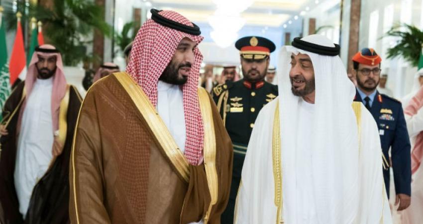 مشهد تحت أقدام محمد بن زايد ومحمد بن سلمان يشعل مواقع التواصل
