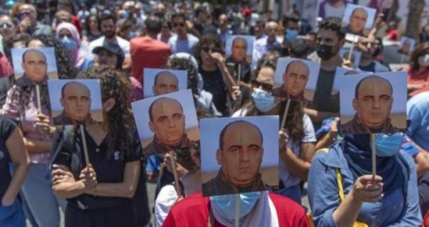 تظاهرة في الخليل تنديدًا بجريمة اغتيال بنات