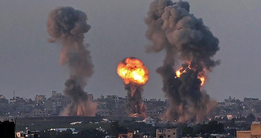 قصف غزة قبل أيام اتخذه بينيت وغانتس دون علم لابيد