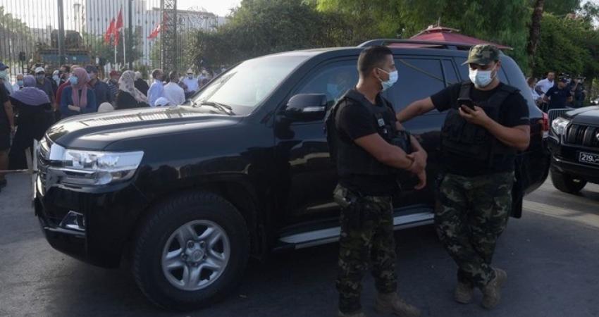 الأمن التونسي يقتحم مكتب "الجزيرة" ويطرد جميع موظفيه