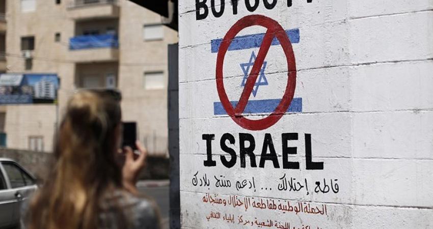 تقدير إسرائيلي: نجاح فلسطيني مع "BDS" في الإعلام والتواصل