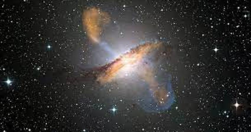 الثقب الأسود يدمر نجما في وسط المجرة