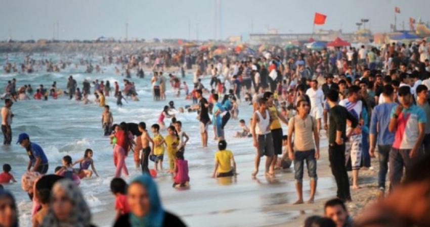 السياحة بغزة: لم نصدر أي تحذيرات للمواطنين من السباحة بالبحر
