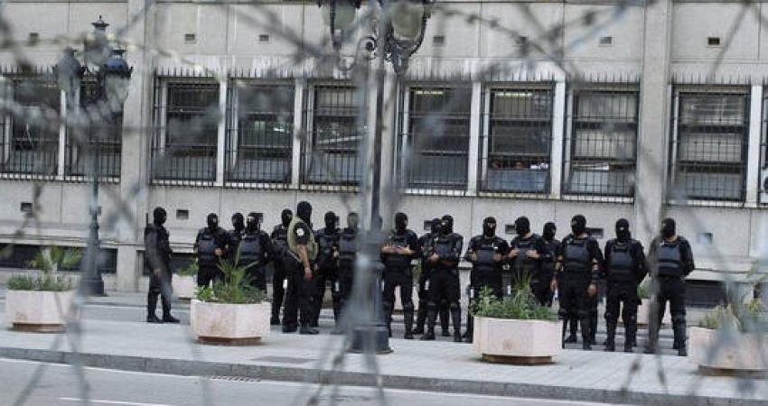 الرئيس التونسي يكلف مدير الأمن الرئاسي بالإشراف على وزارة الداخلية