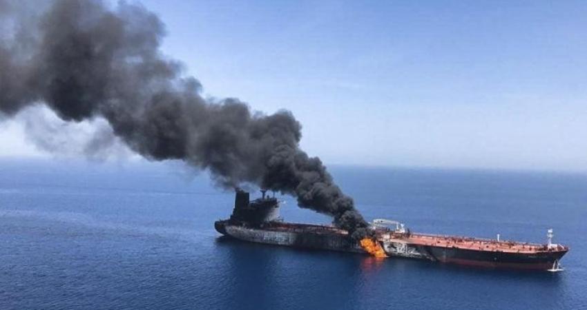 اشتعال النيران داخل سفينة اسرائيلية بعد استهدافها في المحيط الهندي