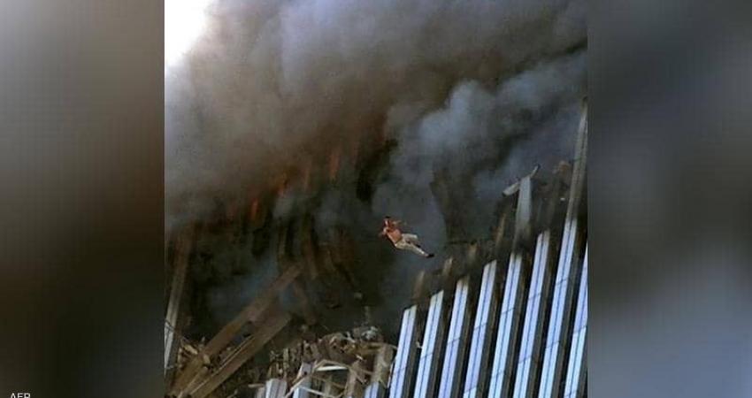 "الرجل الساقط".. قصة الصورة الأكثر رعبا خلال هجمات 11 سبتمبر
