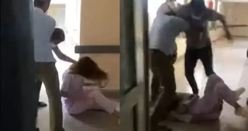 ممرضة تحت أقدام زائر بمستشفى الحسن الثاني في المغرب