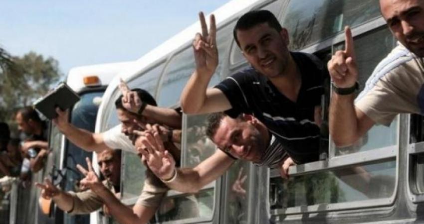 كتائب القسام تنشر رسالة في الذكرى الـ10 لـ"صفقة وفاء الأحرار"
