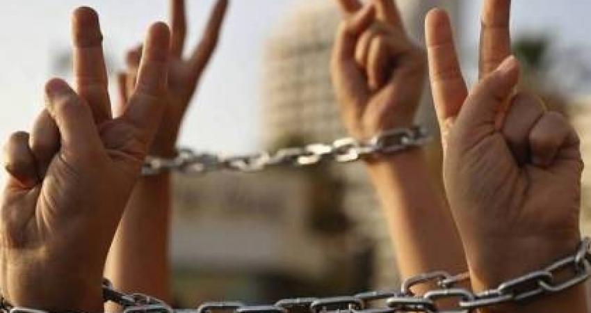 6 أسرى يواصلون إضرابهم عن الطعام احتجاجًا على الاعتقال الإداري